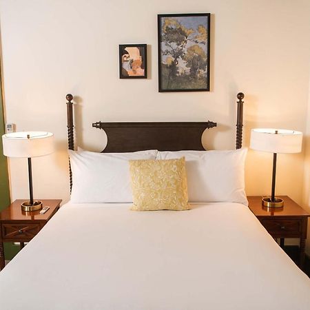 The Whitlock Hotel เลนอกซ์ ภายนอก รูปภาพ
