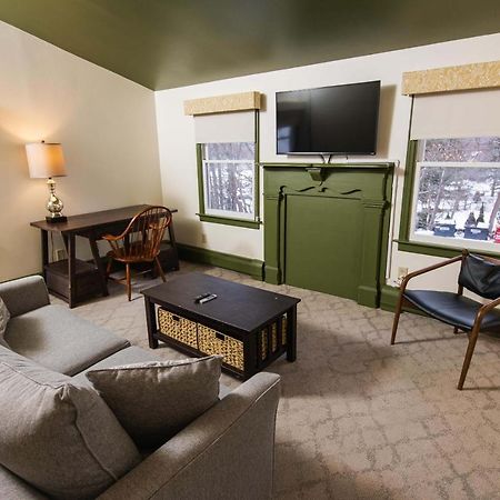 The Whitlock Hotel เลนอกซ์ ภายนอก รูปภาพ