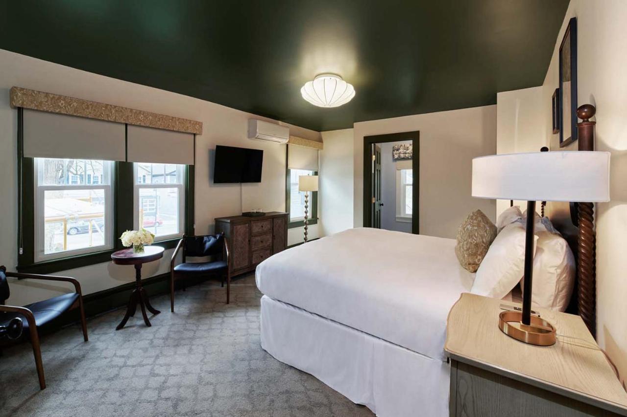 The Whitlock Hotel เลนอกซ์ ภายนอก รูปภาพ