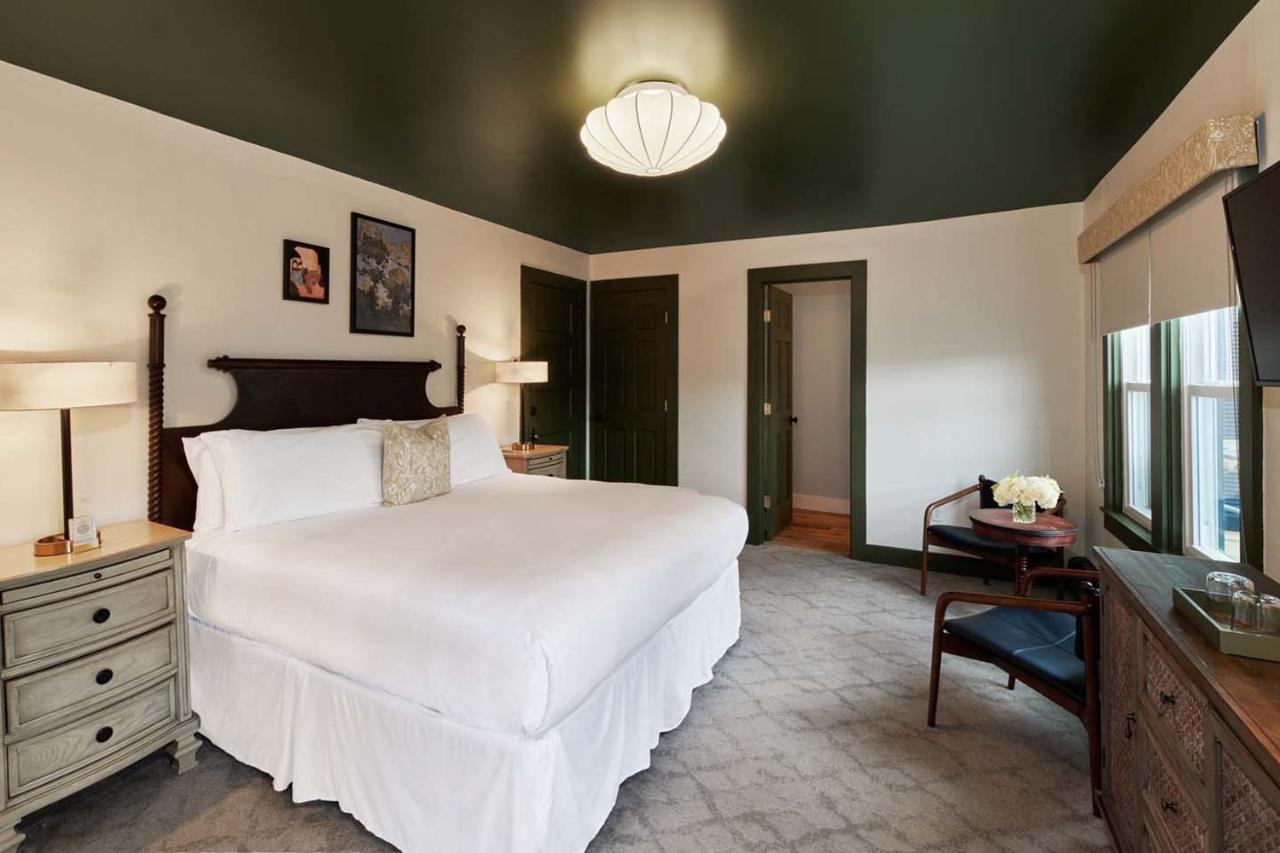 The Whitlock Hotel เลนอกซ์ ภายนอก รูปภาพ