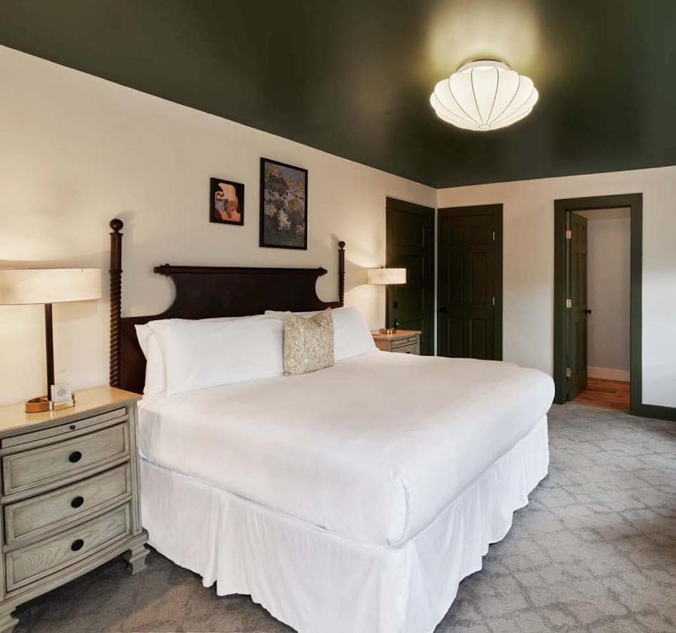 The Whitlock Hotel เลนอกซ์ ภายนอก รูปภาพ