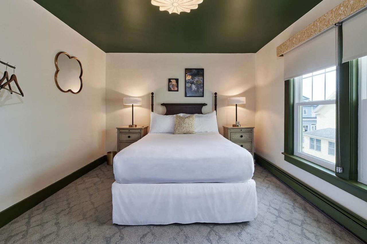 The Whitlock Hotel เลนอกซ์ ภายนอก รูปภาพ