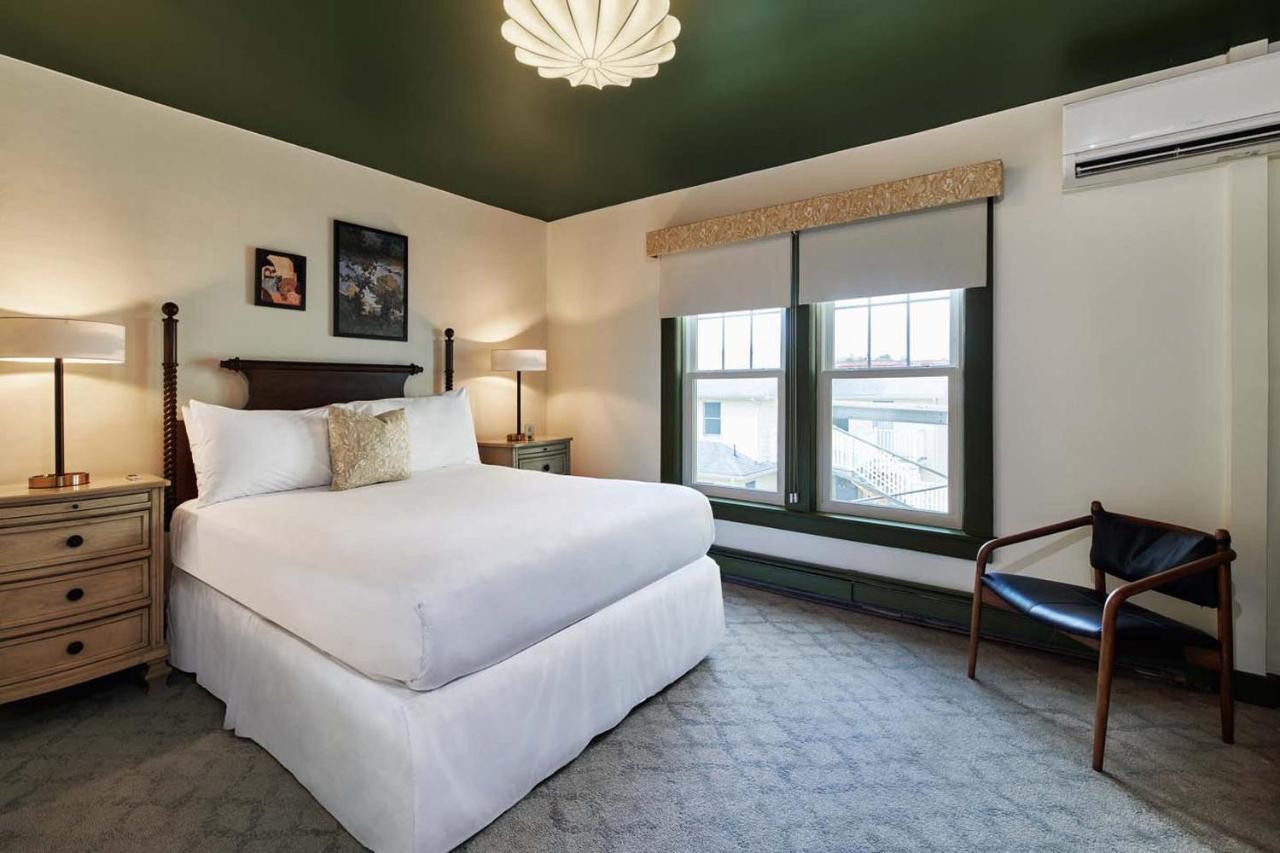 The Whitlock Hotel เลนอกซ์ ภายนอก รูปภาพ