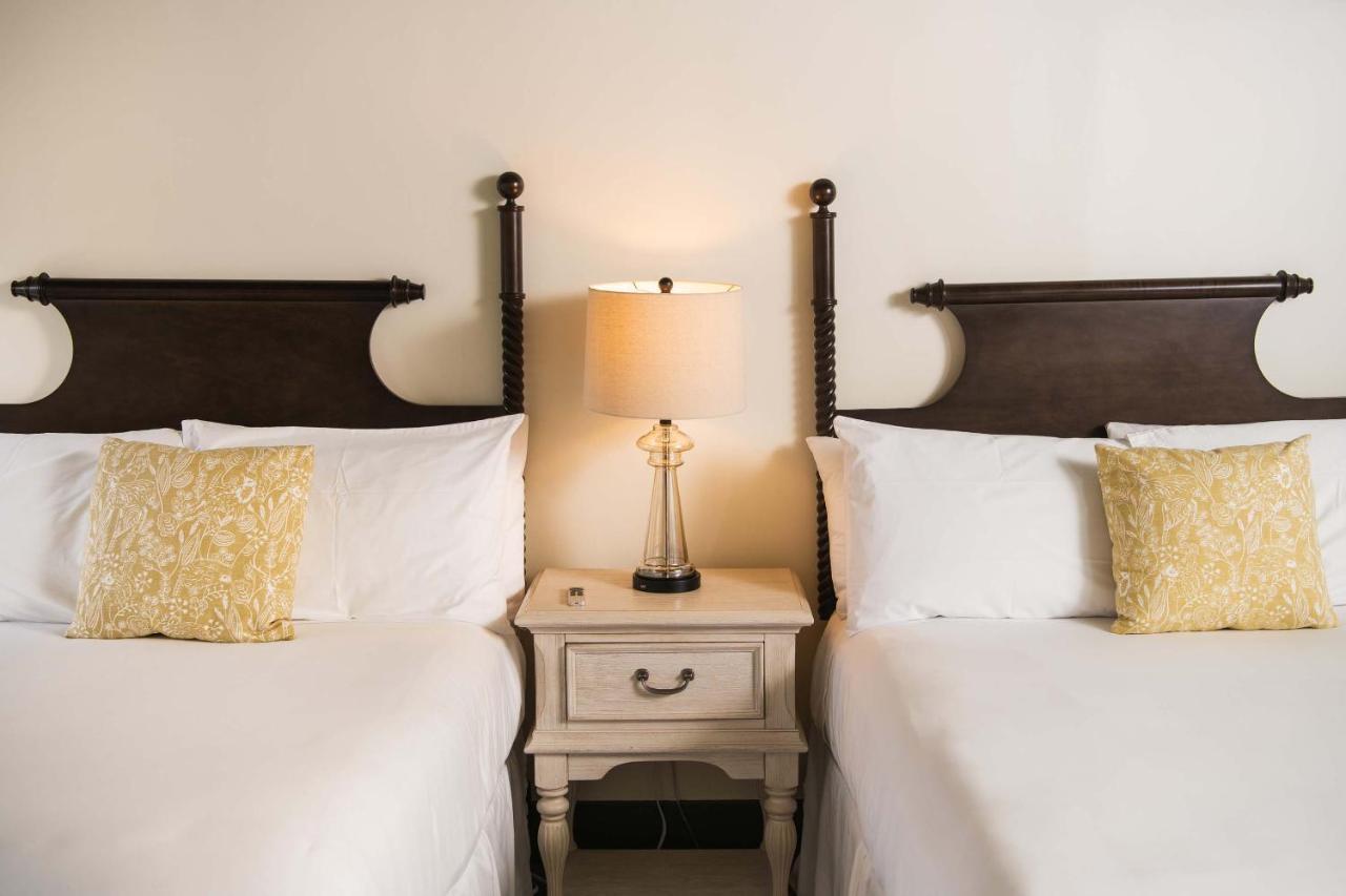 The Whitlock Hotel เลนอกซ์ ภายนอก รูปภาพ