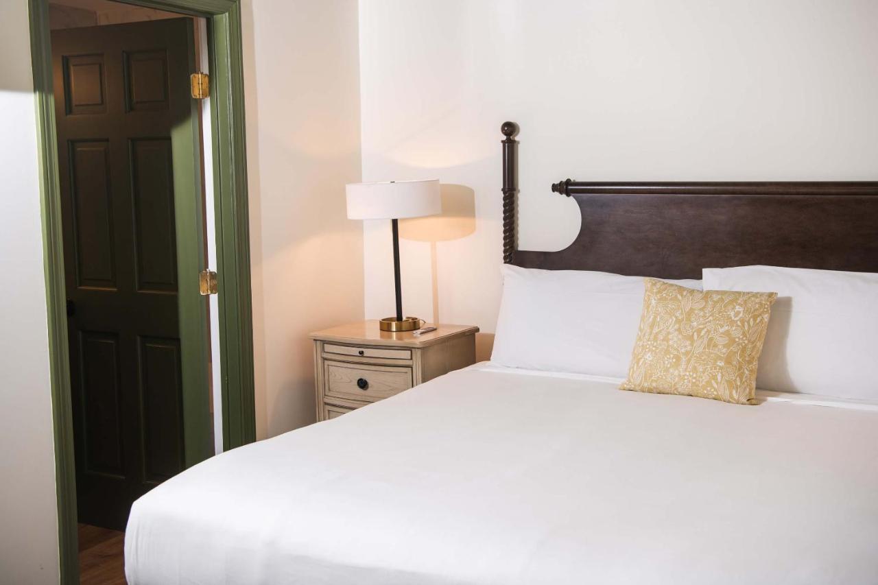 The Whitlock Hotel เลนอกซ์ ภายนอก รูปภาพ
