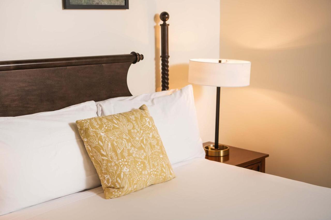 The Whitlock Hotel เลนอกซ์ ภายนอก รูปภาพ