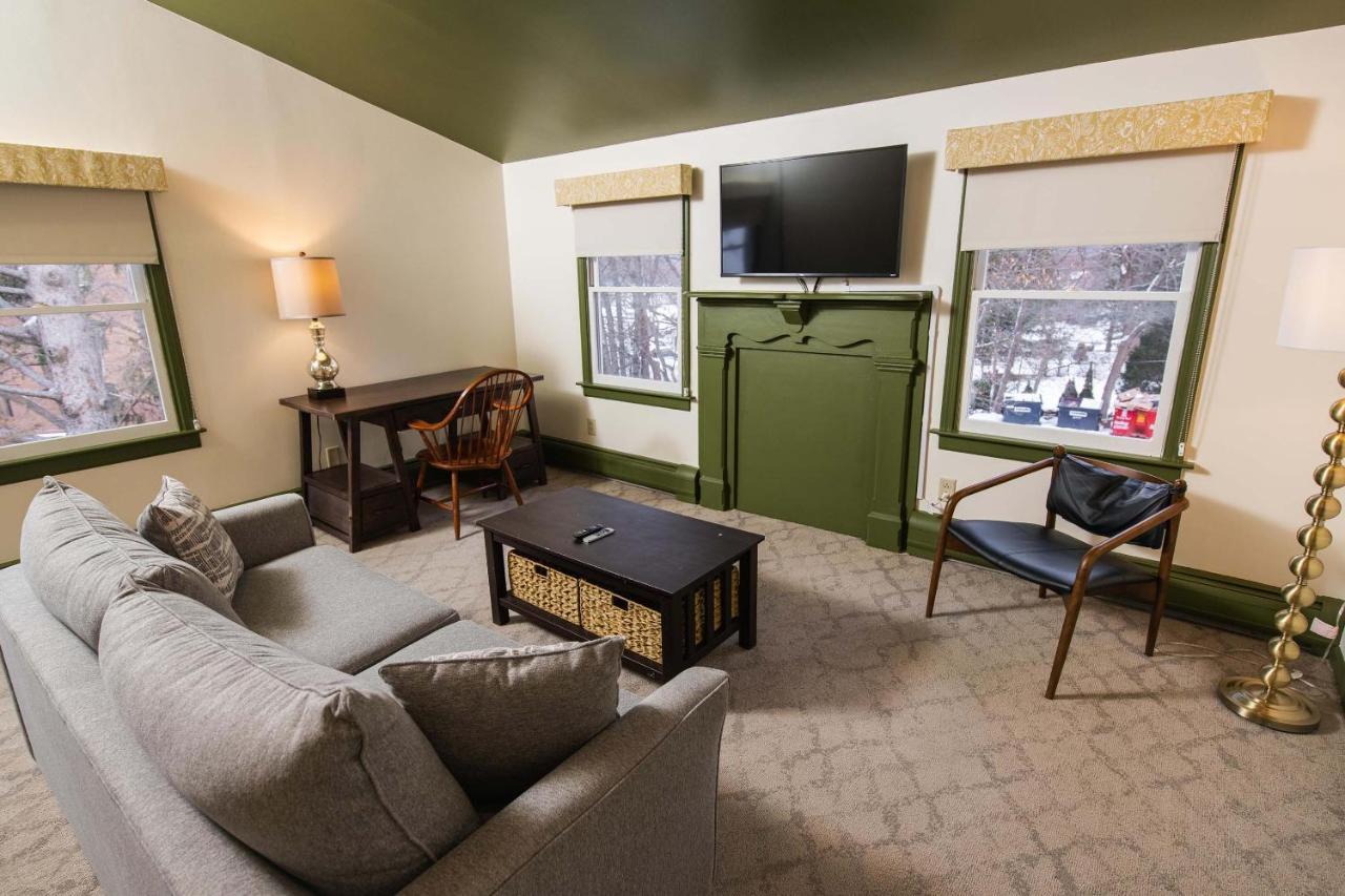 The Whitlock Hotel เลนอกซ์ ภายนอก รูปภาพ